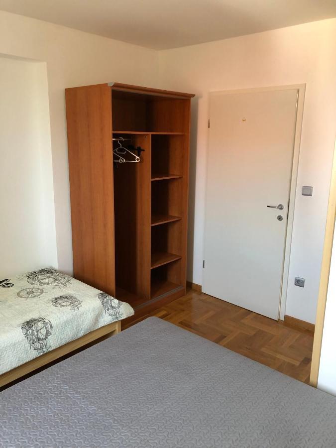 Vito & Rocco Apartment Malinska Bagian luar foto