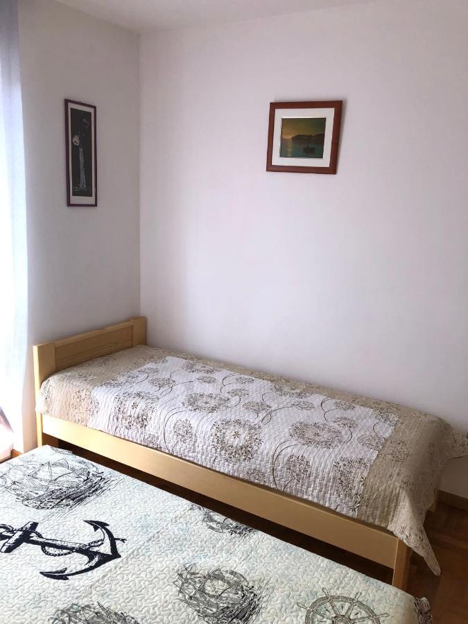 Vito & Rocco Apartment Malinska Bagian luar foto