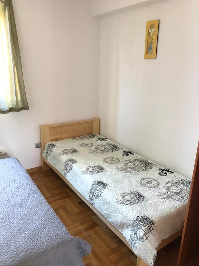 Vito & Rocco Apartment Malinska Bagian luar foto