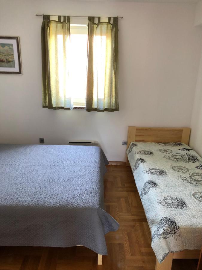 Vito & Rocco Apartment Malinska Bagian luar foto