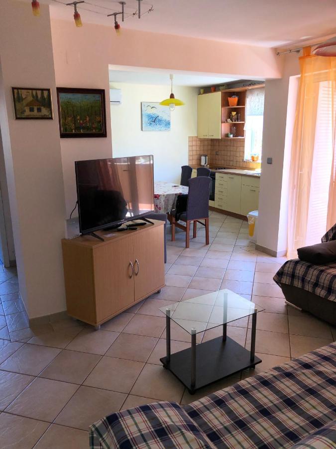 Vito & Rocco Apartment Malinska Bagian luar foto