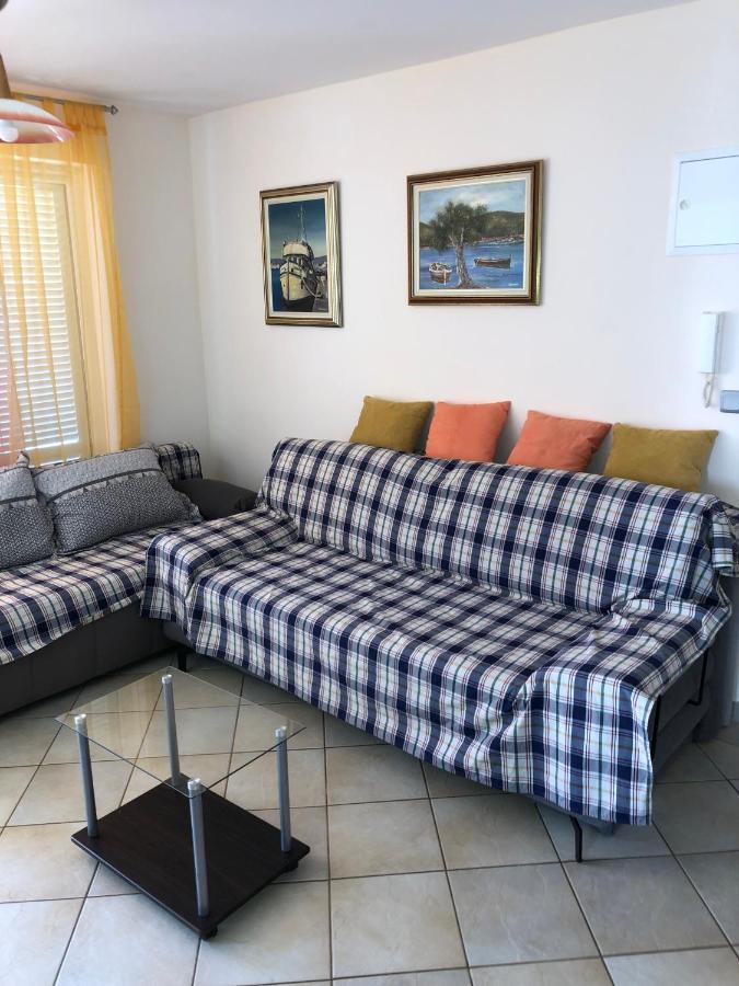 Vito & Rocco Apartment Malinska Bagian luar foto