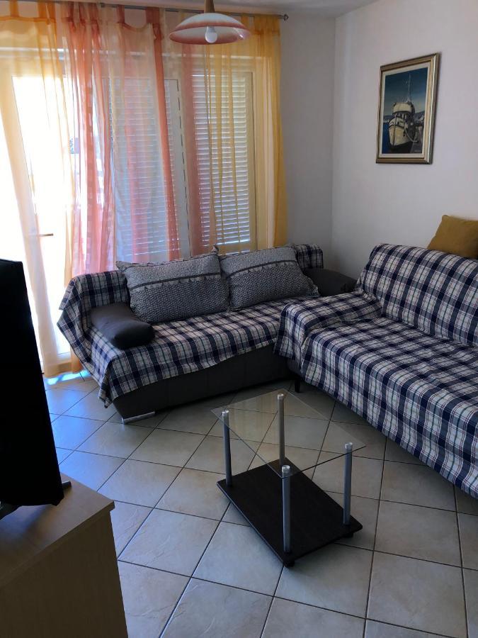 Vito & Rocco Apartment Malinska Bagian luar foto