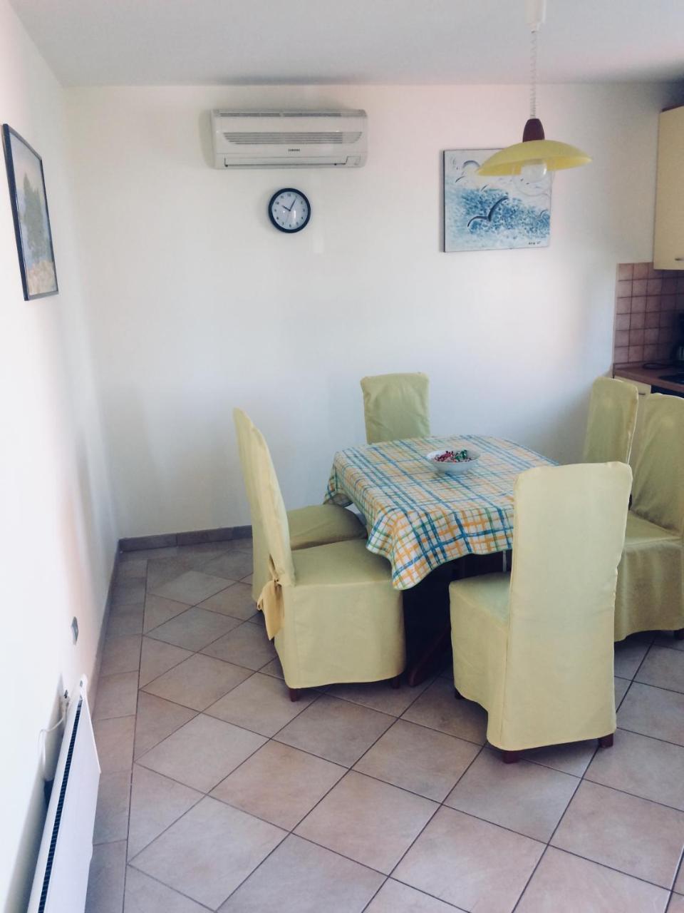Vito & Rocco Apartment Malinska Bagian luar foto